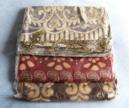 Three jacquard scarves red - three,